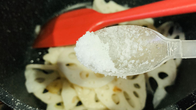 醋溜藕片,少许盐;