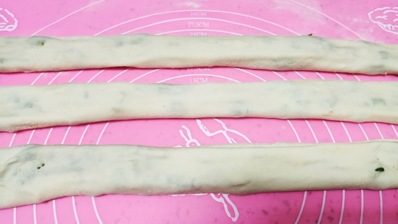 小葱五香手抓饼,全部卷好抻长