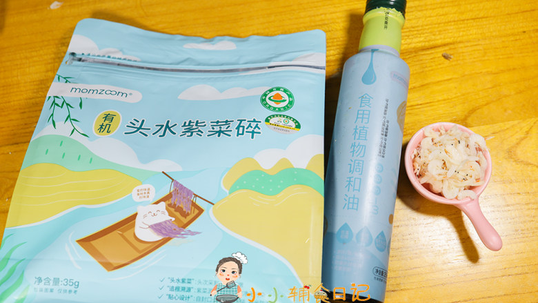 6个月以上辅食虾皮紫菜粉,准备好材料,虾皮一定要反复搓洗几次,紫菜要选免洗紫菜不然没办法做的,不是免洗的紫菜会有很多沙子