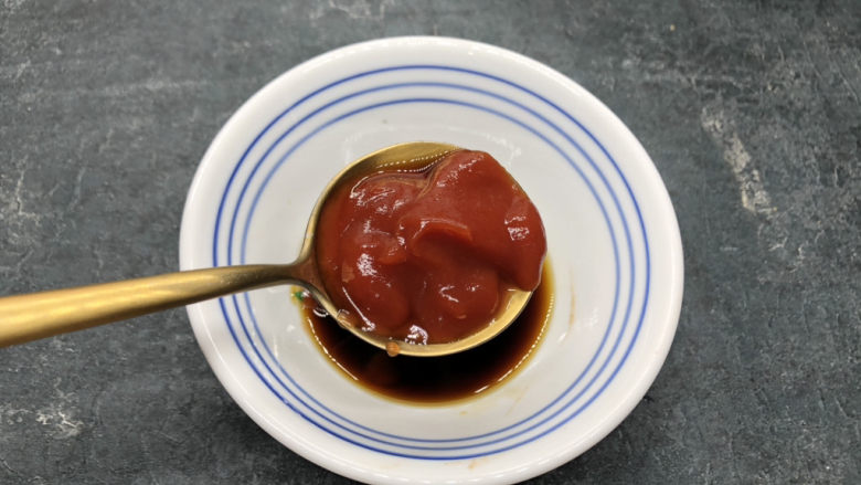 醋溜藕片,再加入一勺<a style='color:red;display:inline-block;' href='/shicai/ 699'>番茄酱</a>,可放可不放