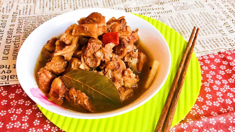红焖牛肉,红烧牛肉香而不膻,肉烂而不散,真的很美味~