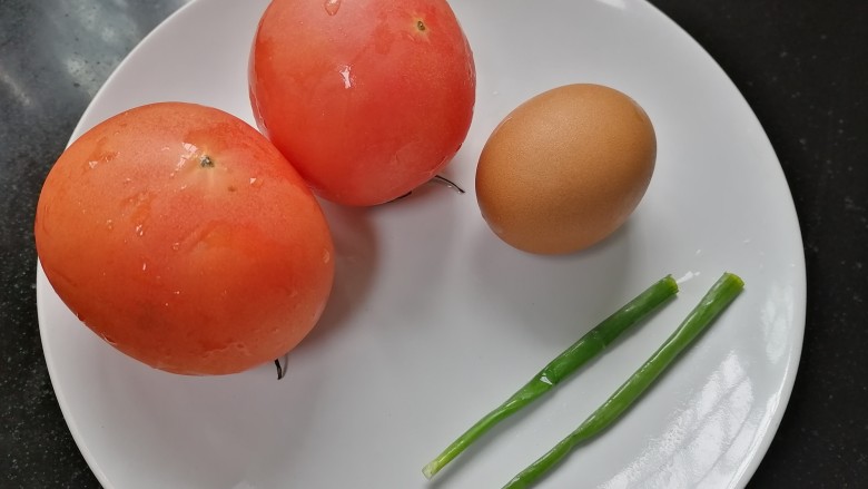 鸡蛋西红柿打卤面,准备好所需材料