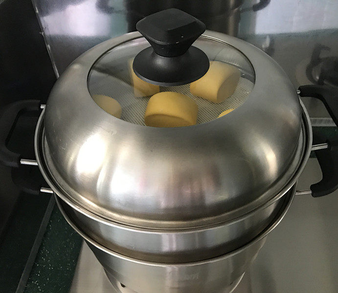 黄金小馒头,冷水上锅,上汽后开始计时蒸12分钟