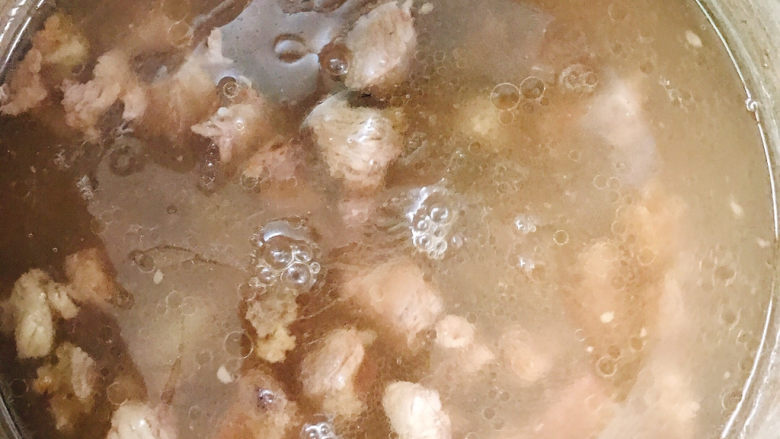 咖喱牛肉饭,大火烧开后,中小火压12分钟。