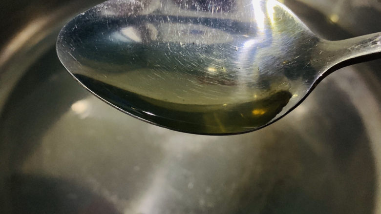 猪肝菠菜汤,加少许油,油可以保持菠菜翠绿;