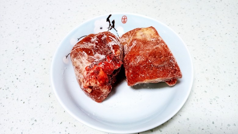 红焖牛肉,<a style='color:red;display:inline-block;' href='/shicai/ 216'>牛肉</a>从冰箱冷冻拿出解冻