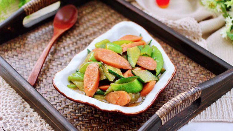 火腿肠酱爆黄瓜辣椒