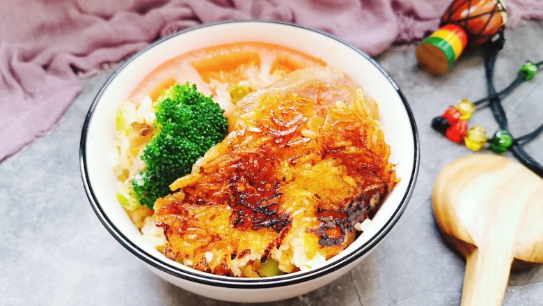 腊肠煲仔饭,腊肠煲仔饭做好了,开吃吧!