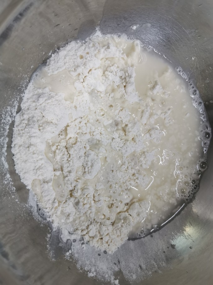 鸡翅豆角焖卷子,加入适量温水,165ml左右,稍微留一点最后调整用