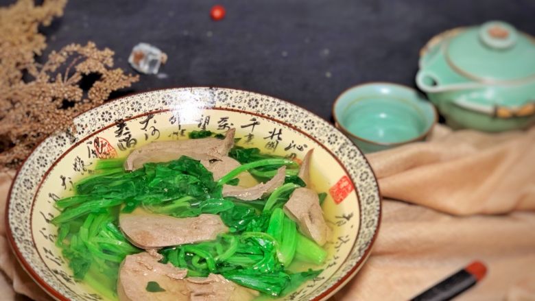 猪肝菠菜汤,放盐 