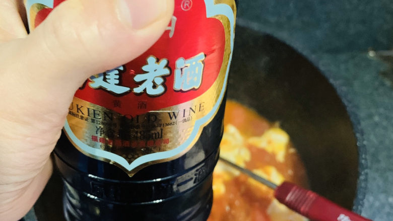 鸡蛋西红柿打卤面,加少许老酒提香;