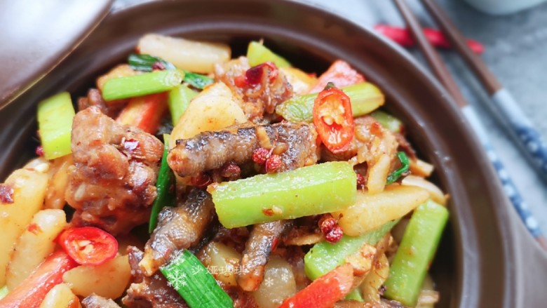 麻辣干锅鸡,香味扑鼻!