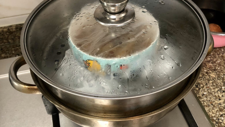 红枣红糖糯米饭➕甜美幸福心如蜜,坐锅烧水,水开放入再蒸1小时