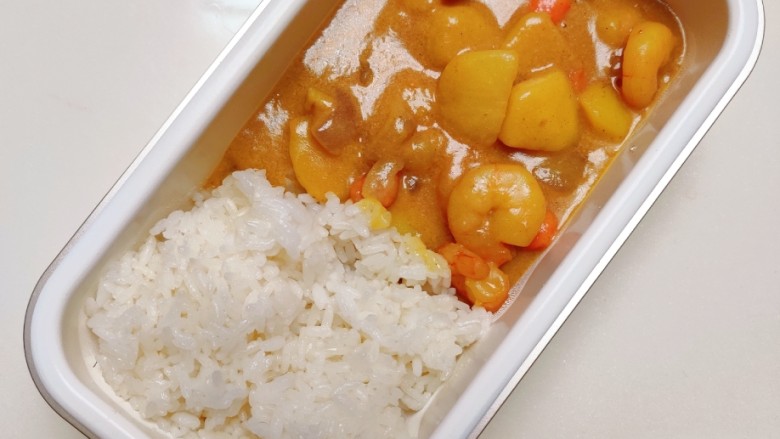 一人食的咖喱大虾饭,咖喱熬到浓稠就可以出锅了,一份简简单单的咖喱饭就做好啦