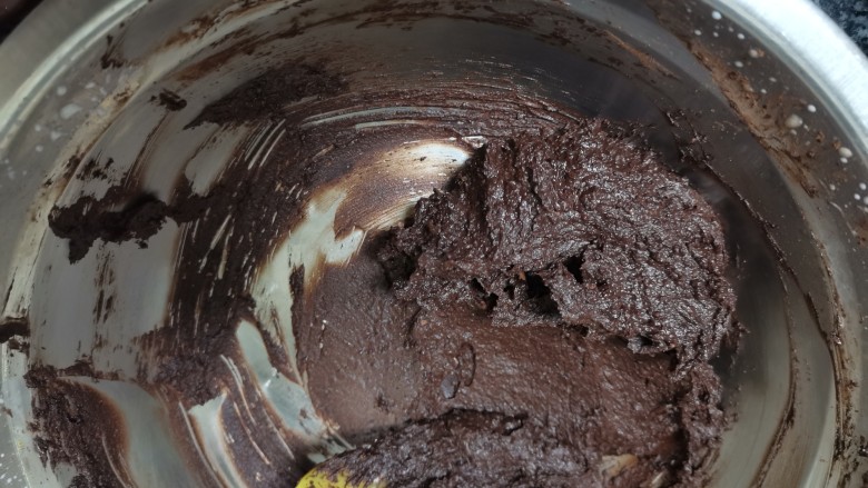 用可可粉也可以做出超级好吃，超级萌萌哒巧克力哦,最后加入<a style='color:red;display:inline-block;' href='/shicai/ 920'>可可粉</a>继续打发，打成粘稠状就可以了