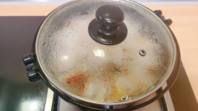 【一人食】让速冻水饺变超好吃,盖上锅盖，闷煮