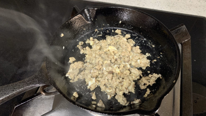 香菇肉酱面(宝宝辅食),搅拌均匀并收汁,肉酱就做好了