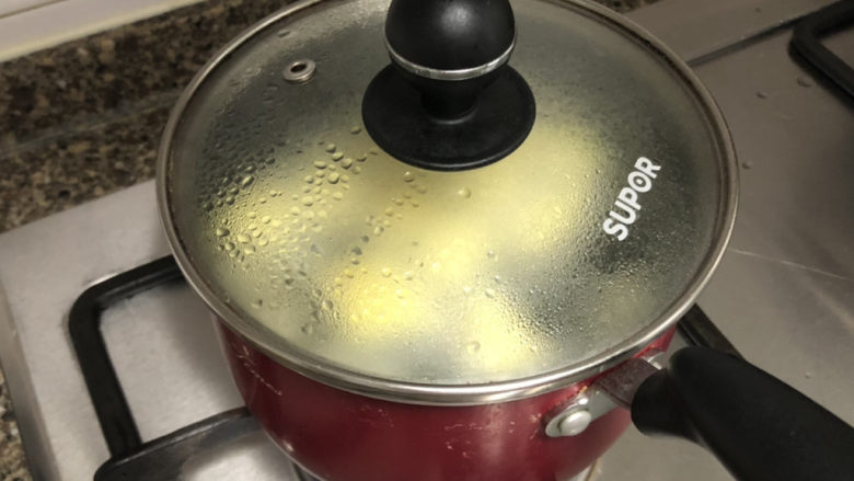 糖水鸡蛋➕冰糖雪梨鸡蛋糖水,重新煮开,加盖小火煮20分钟
