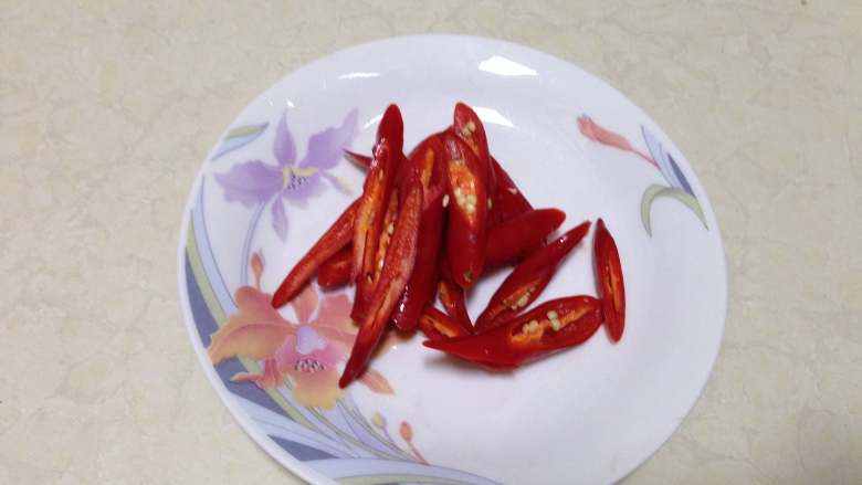 麻辣魔芋,
<a style='color:red;display:inline-block;' href='/shicai/ 86663'>红辣椒</a>切成象眼片