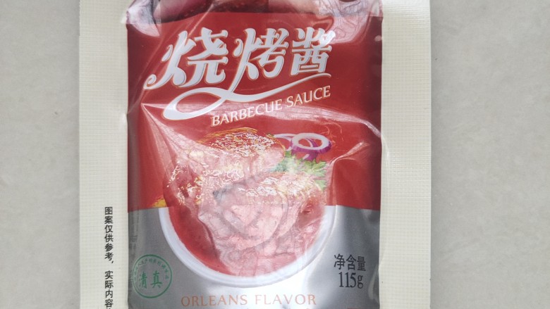 鸡肉披萨,我用的是这样的烧烤酱哦~