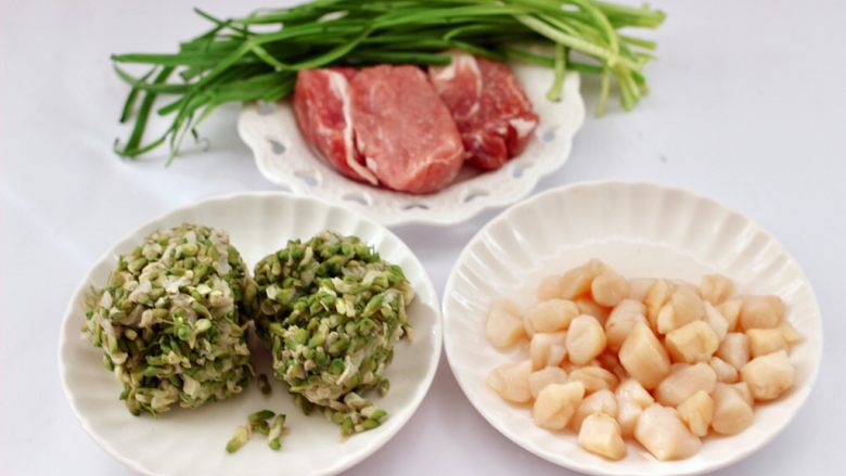 槐花扇贝肉丁翡翠饺子,首先备齐所有的<a style='color:red;display:inline-block;' href='/shicai/ 210254'>食材</a>,槐花洗净后焯水捞出沥干水份备用。