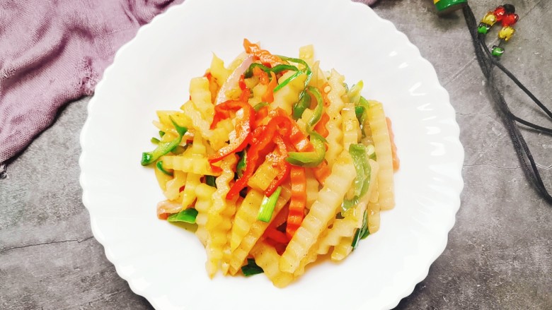 麻辣土豆条,一道简单好做,又下饭的家常麻辣土豆条就做好了,快来尝尝吧!