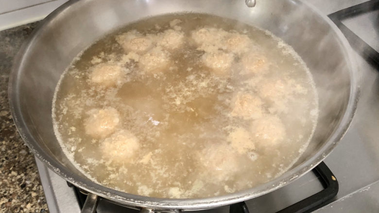 冬瓜肉丸汤➕记忆里的那碗汤,全部加入,转中火煮开,丸子浮起