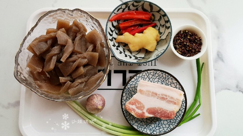 麻辣魔芋,准备材料。