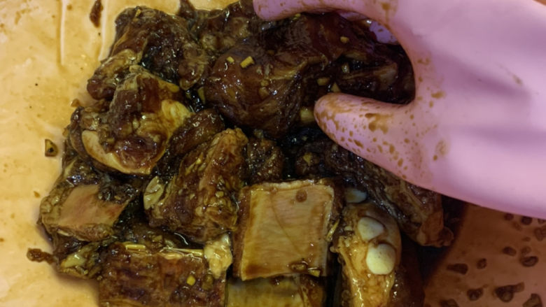锡纸烤排骨,搅拌均匀,腌制2个小时以上