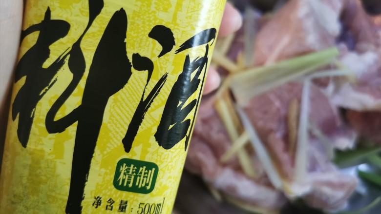 蜜汁叉烧肉(烤箱版),加十克<a style='color:red;display:inline-block;' href='/shicai/ 718'>料酒</a>