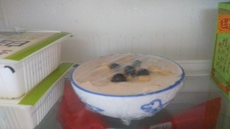 苹果布丁,放入冰箱冷藏。