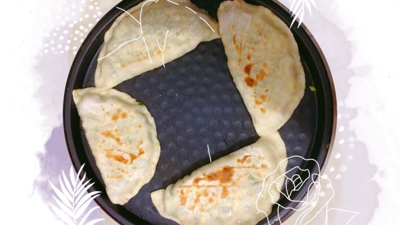 菜饼,放入电饼档,两面刷油,煎至两面金黄即可