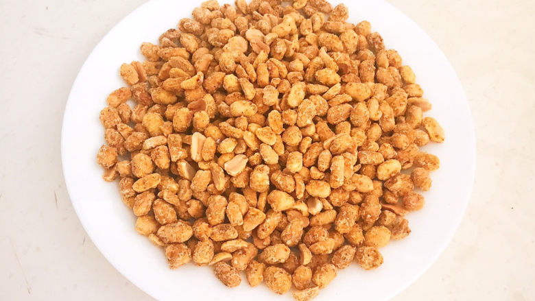 多味花生,多味花生香辣甜咸麻,层次分明,复合多种口味,非常完美,这是一道非常完美的追剧小零食~