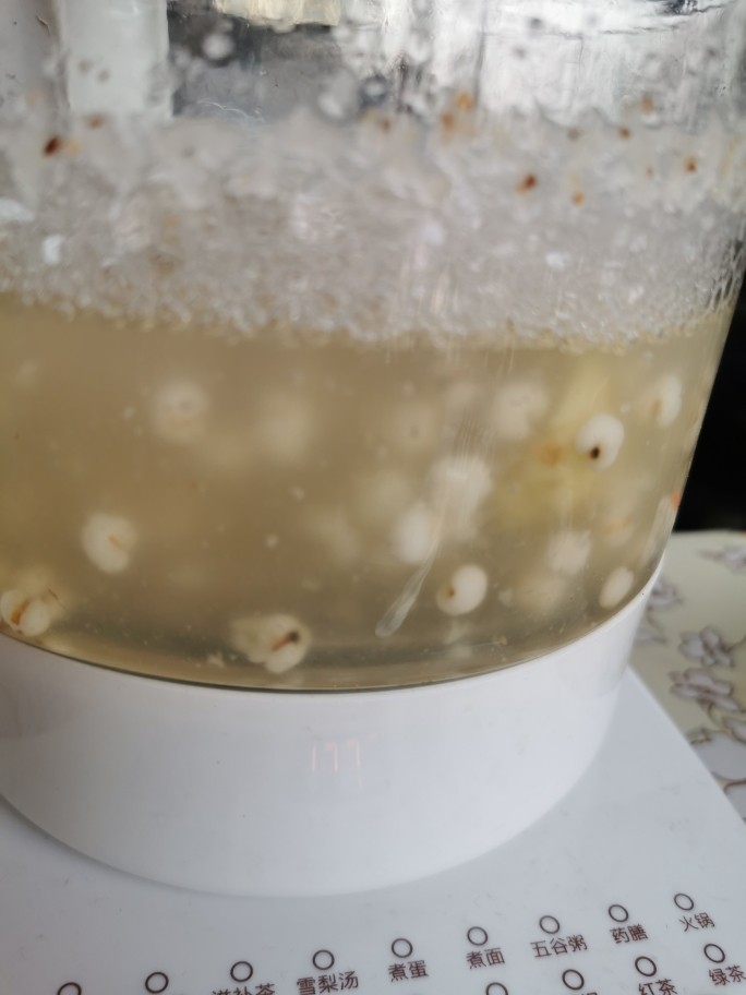 薏米水【美白瘦身,去湿利水】,薏米煲开,吃入口有绵绵的感觉。