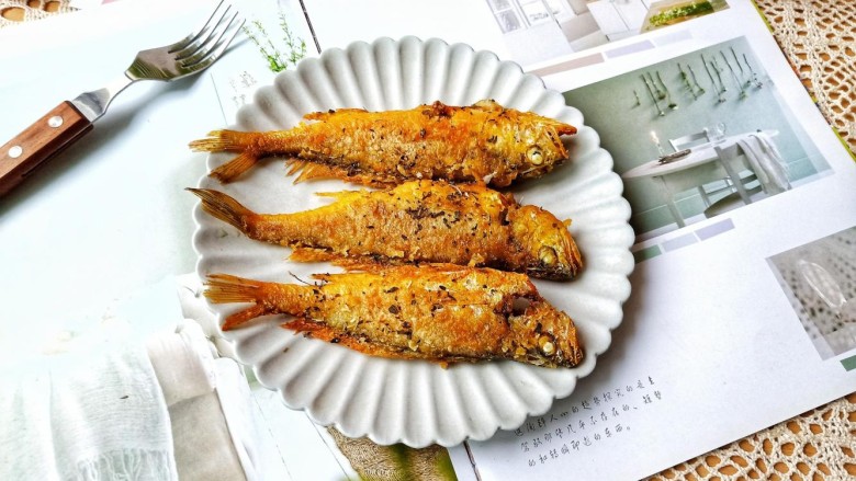 酥炸小黄鱼,外酥里嫩!