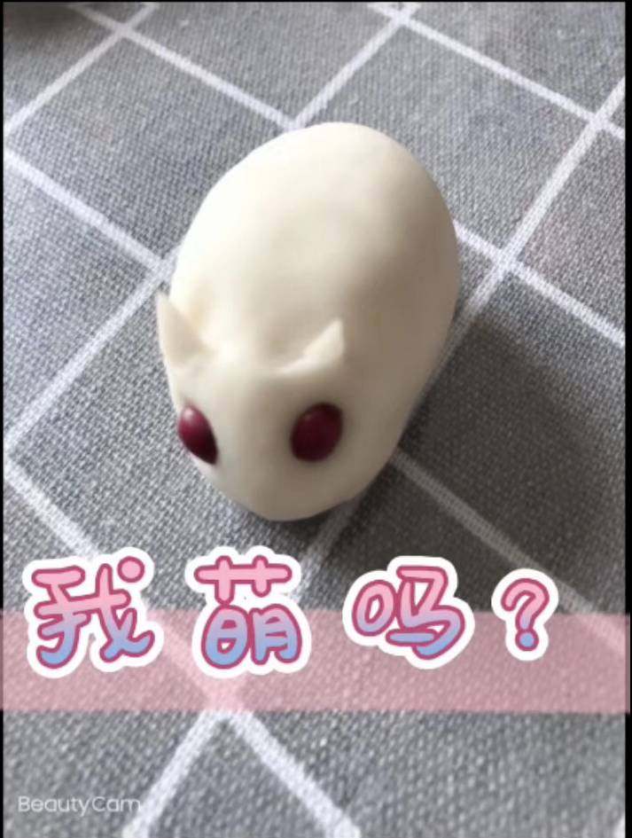 超萌兔兔芝麻包,单个细节给大家看下,再多做几个就可以蒸啦。