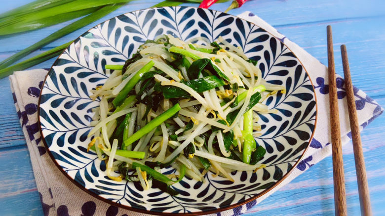 韭菜炒豆芽,韭菜炒豆芽，爽口开胃健脾！