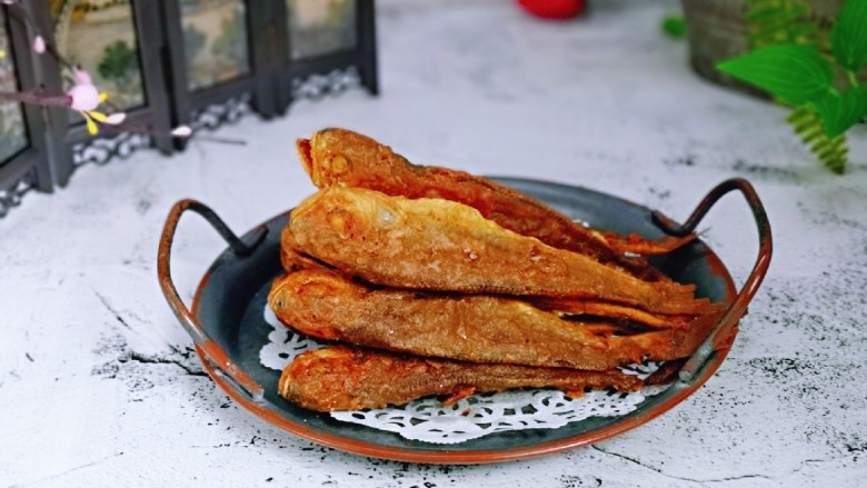酥炸小黄鱼,特别入味,好吃停不下来。