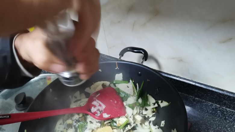 这样的春笋炒酸菜,你吃过没?,胡椒粉