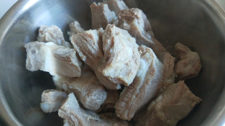 好吃就一锅出,控水分倒入盆中?