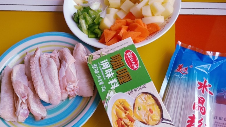 咖喱鸡翅,如图材料备好