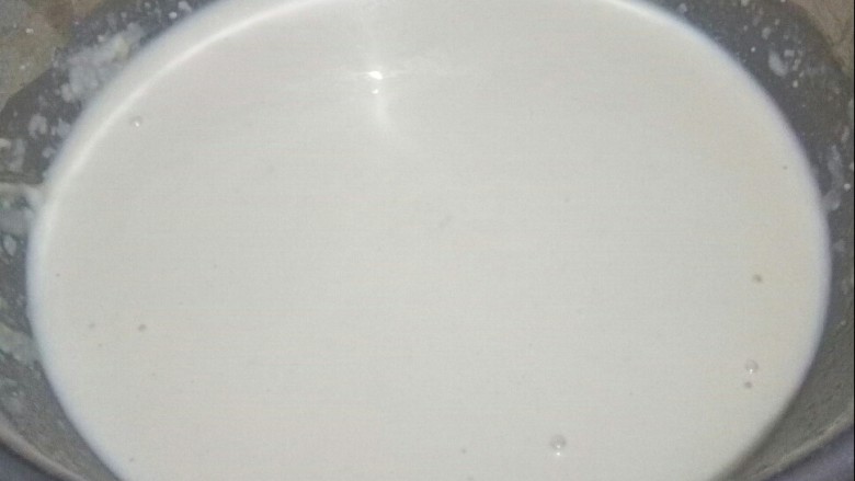#中式早餐# 川香萝卜丝饼,分次加水调成面糊。
