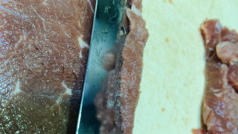 莴笋炒牛肉,<a style='color:red;display:inline-block;' href='/shicai/ 216'>牛肉</a>要横纹切比较嫩;