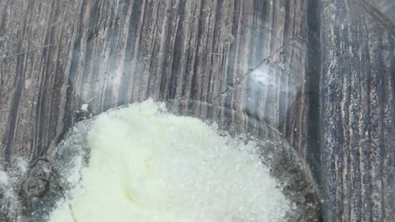 低卡版简单蛋挞,10分钟就能搞定,倒入牛奶