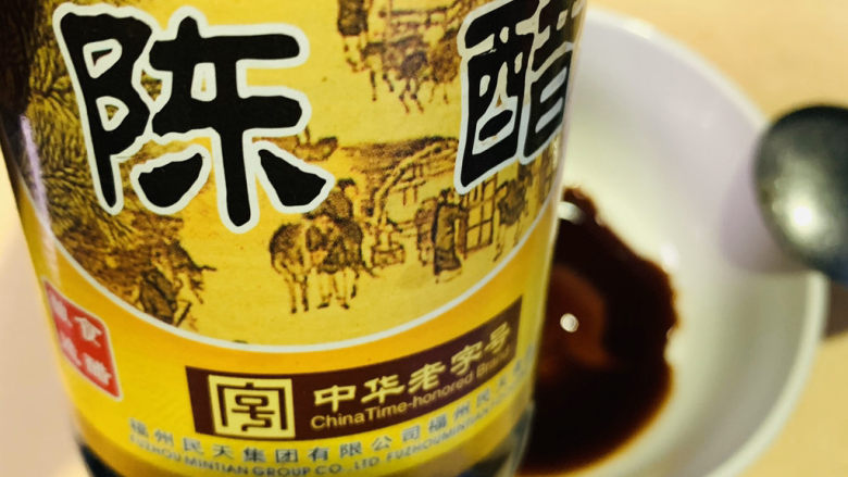 蒜苗炒猪肝,加一勺<a style='color:red;display:inline-block;' href='/shicai/ 750'>陈醋</a>;