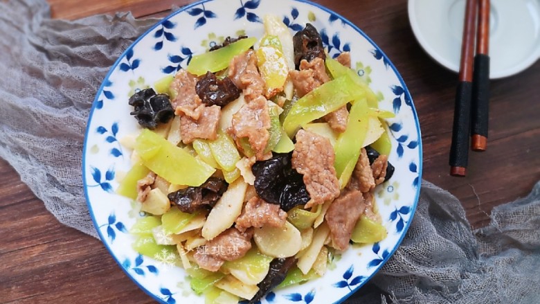莴笋炒牛肉,清爽口感不油腻!