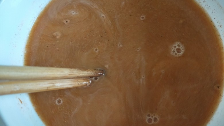 胡辣汤,调料包的粉面,加300毫升水调成糊。