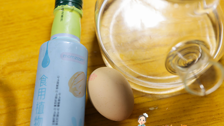 8个月以上辅食蒸蛋羹,材料很简单 植物油、鸡蛋、水,