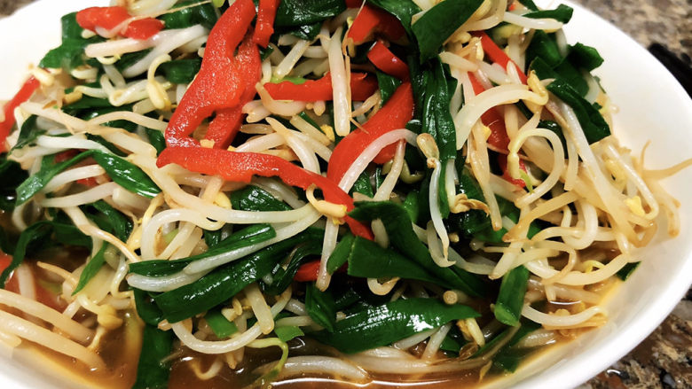 韭菜炒豆芽➕万条垂下绿丝绦,喜欢的小伙伴，一起来试试吧