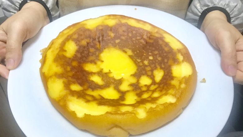 自制电饭煲蛋糕,成品图,一块非常可口的蛋糕就做好了